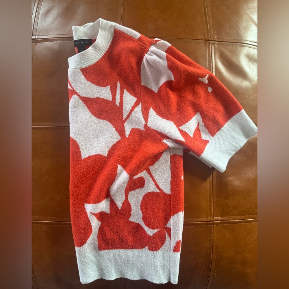EUC Ann Taylor Floral Puff Sleeve Sweater Tee - Picture 5 of 7